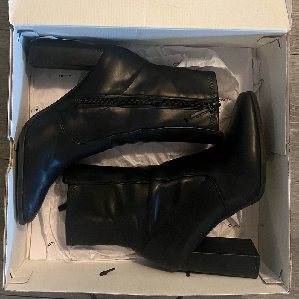 Aldo Aurdrella Faux Leather Black Ankle Boots. Size 9